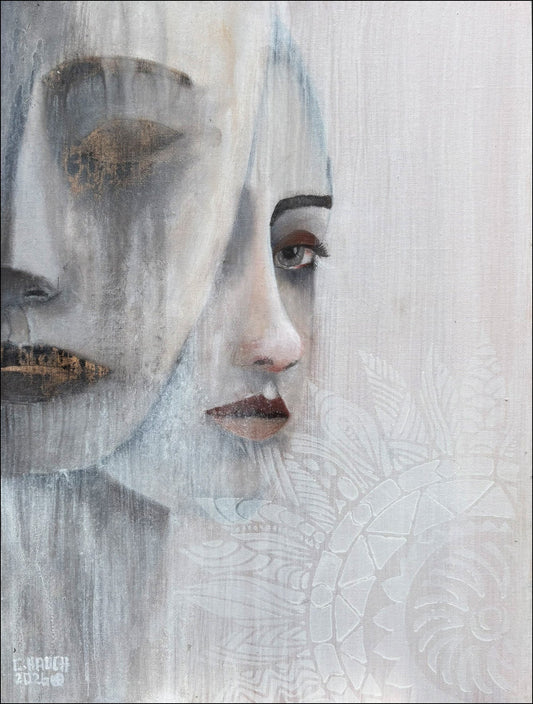 Modernes Kunstwerk einer Frau mit schimmernder Maske, die Schutz und Täuschung zugleich symbolisiert