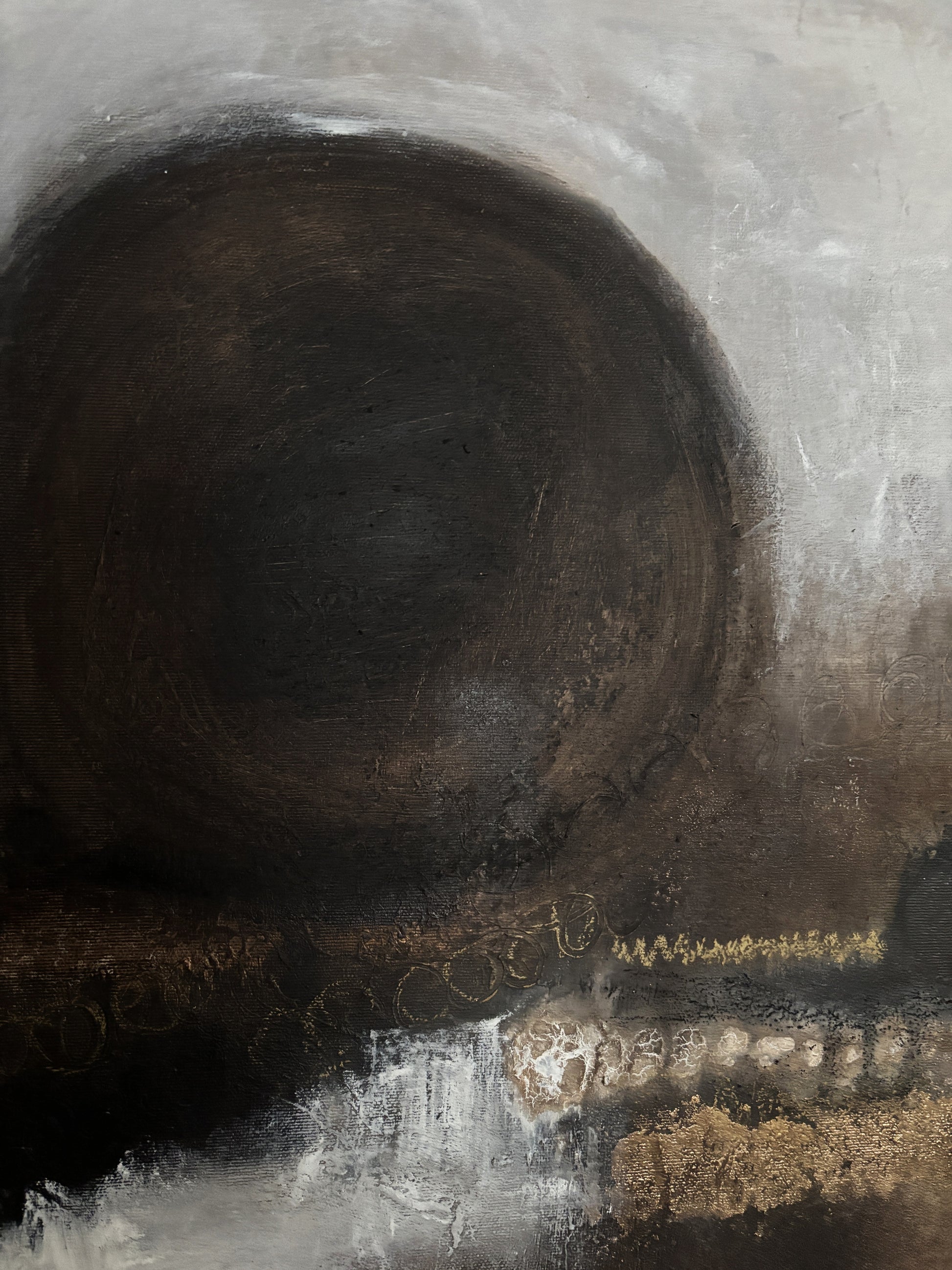 Abstrakte Landschaft mit erdigen Brauntönen, hellem Lichtakzent und strukturreicher Oberfläche, Originalgemälde 80x60 cm.