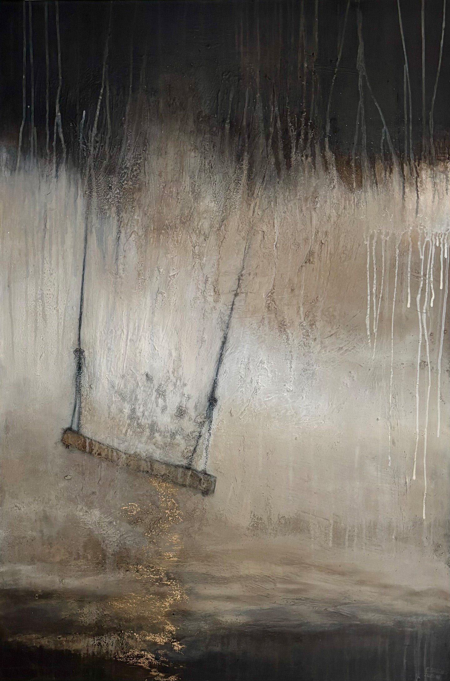 Mixed-Media-Kunstwerk „Schaukel“ von Cornelia Hauch mit Erde, Asche und Ölfarbe – leere Schaukel als Symbol für Erinnerung, Abschied und Vergänglichkeit.