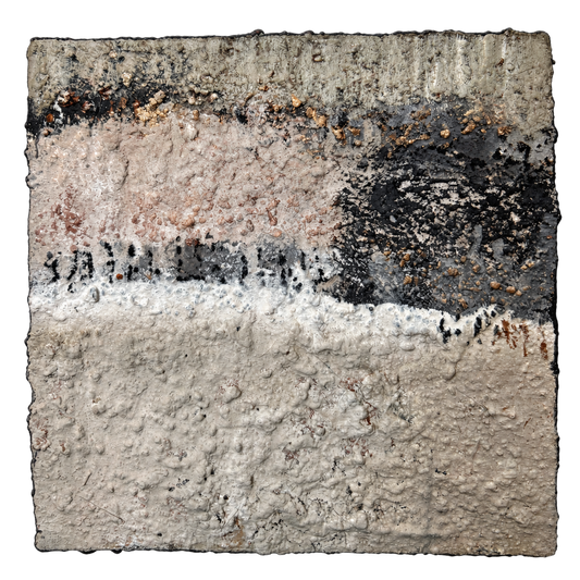 Erdfragment Nr. 1, quadratisches Wandobjekt mit Erdschichten-Relief in Schwarz, Weiß, Beige und Gold