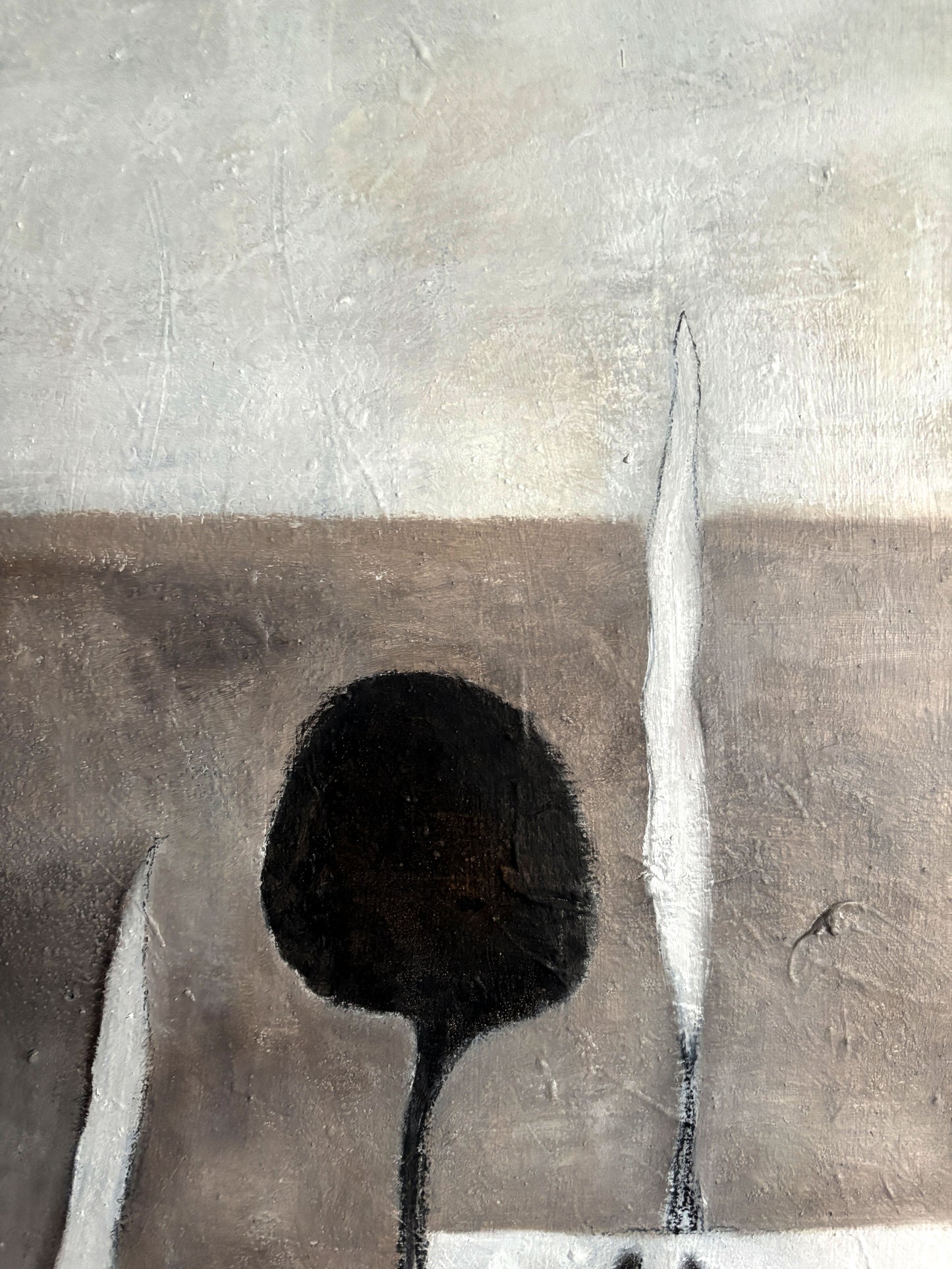 Abstrakte Landschaftskunst mit mediterranem Flair, Goldakzenten und erdiger Farbpalette.