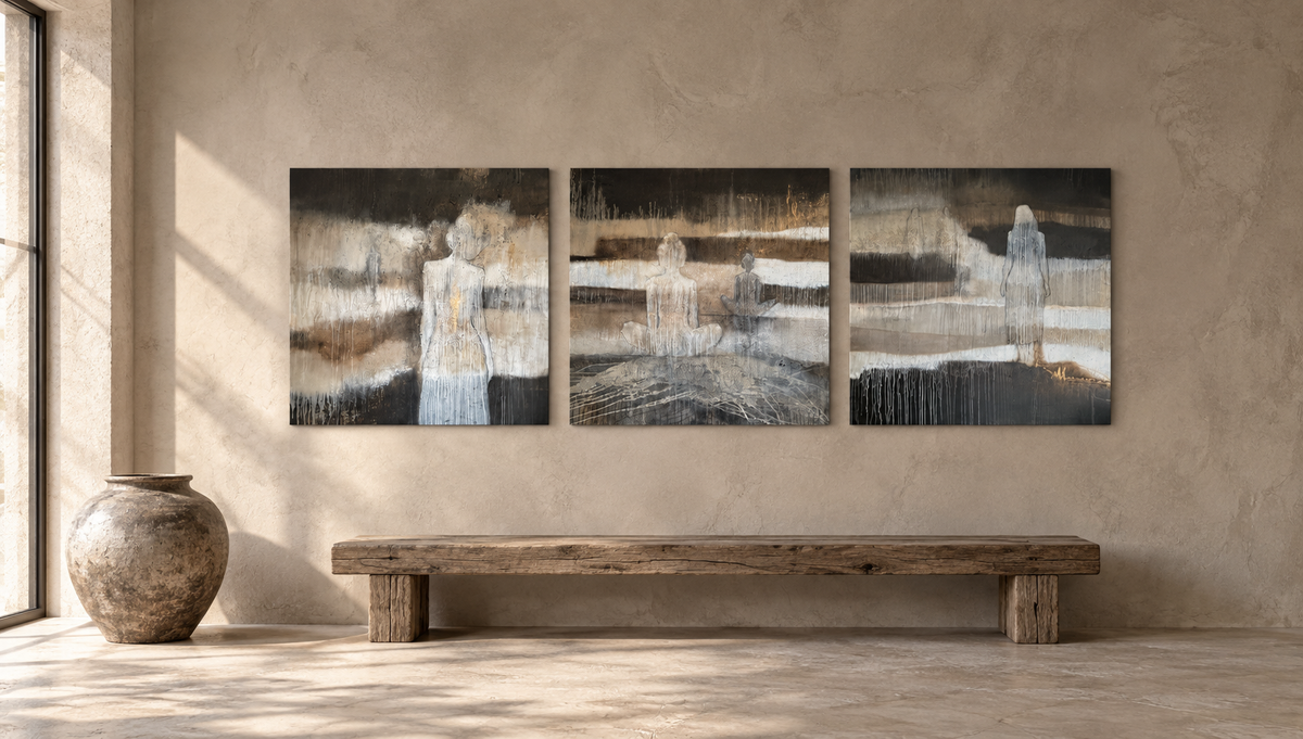 Abstraktes Porträtgemälde von Cornelia Hauch in einem hellen Wabi-Sabi-Wohnraum mit Pflanzen, Gräsern und erdigen Naturmaterialien.