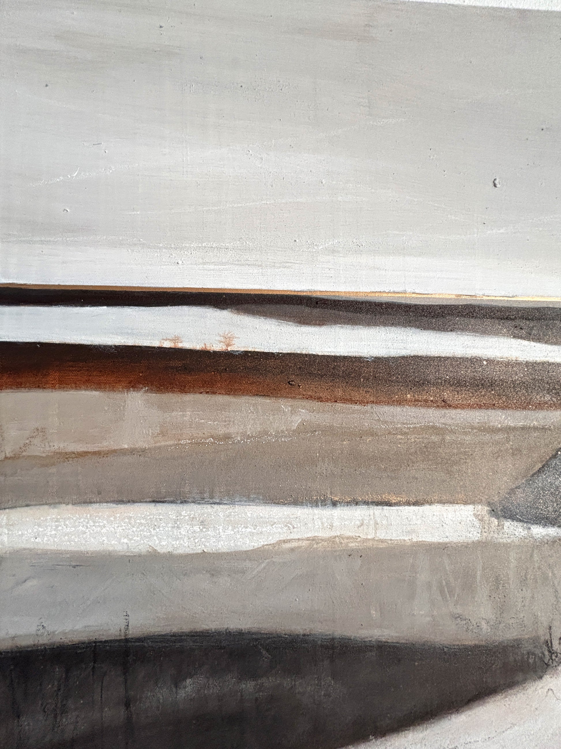 Strukturreiches abstraktes Gemälde mit winterlicher Stimmung und weiter Landschaftsanmutung.