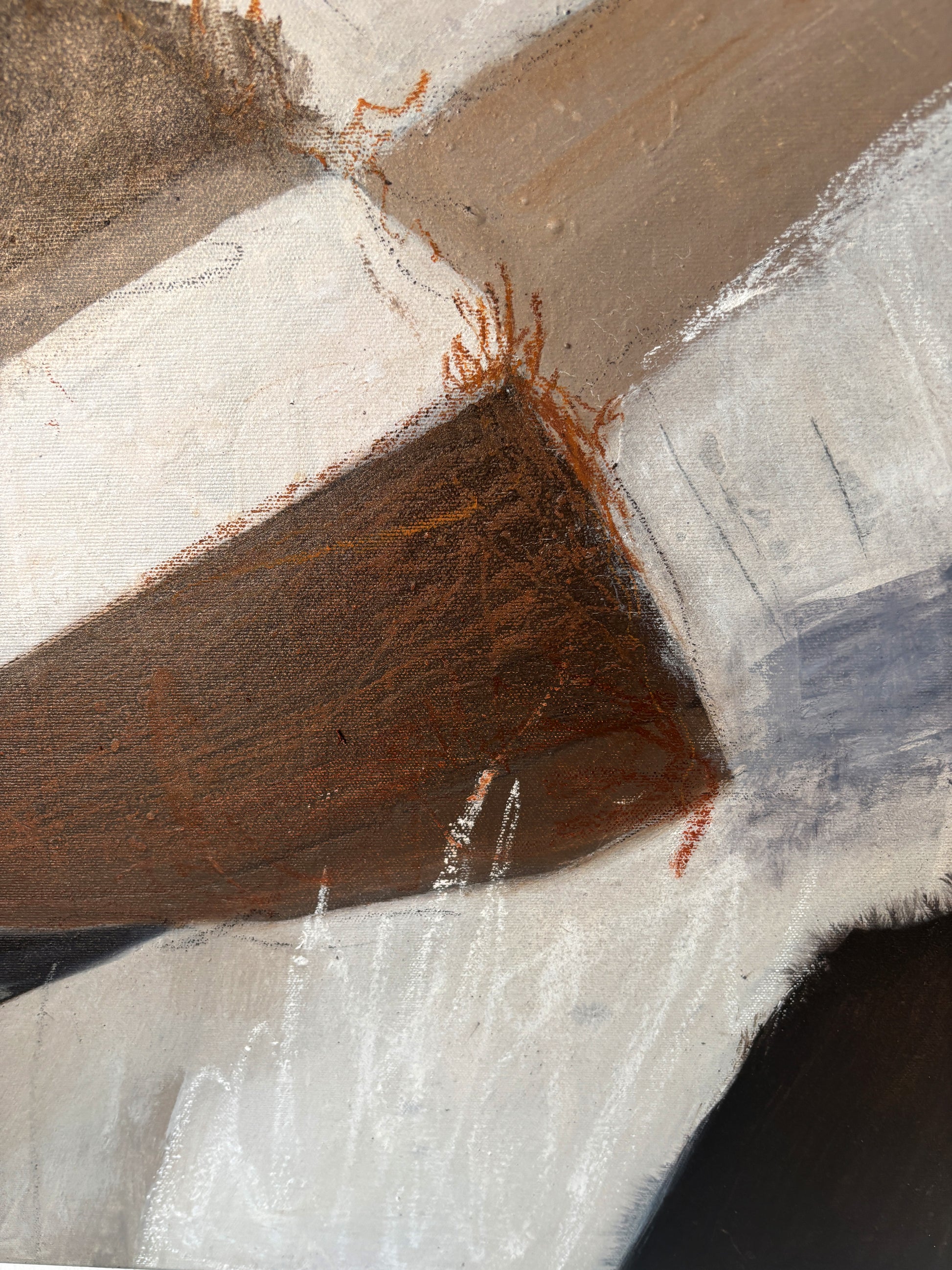 Abstrakte Landschaftsmalerei mit horizontalen Erdschichten, natürlichen Farbtönen und strukturierter Oberfläche.