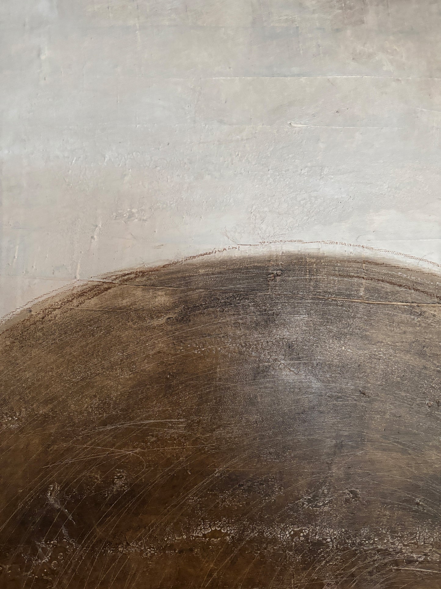 Erdtöne Wandbild für eine warme und archaische Raumatmosphäre.