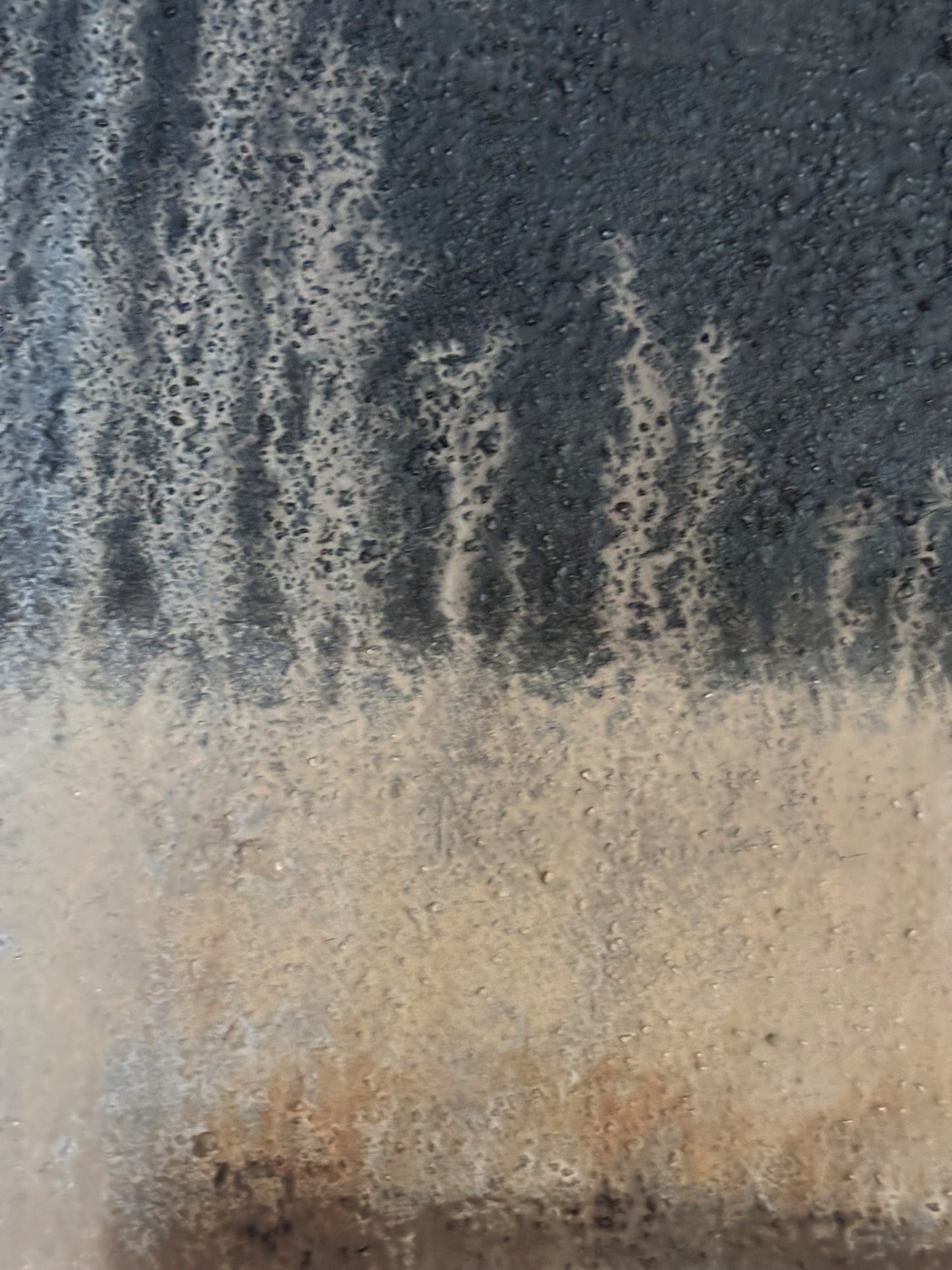  Goldstreifen in Erdschichten, Ölfarbe und Naturmaterialien, Detailaufnahme