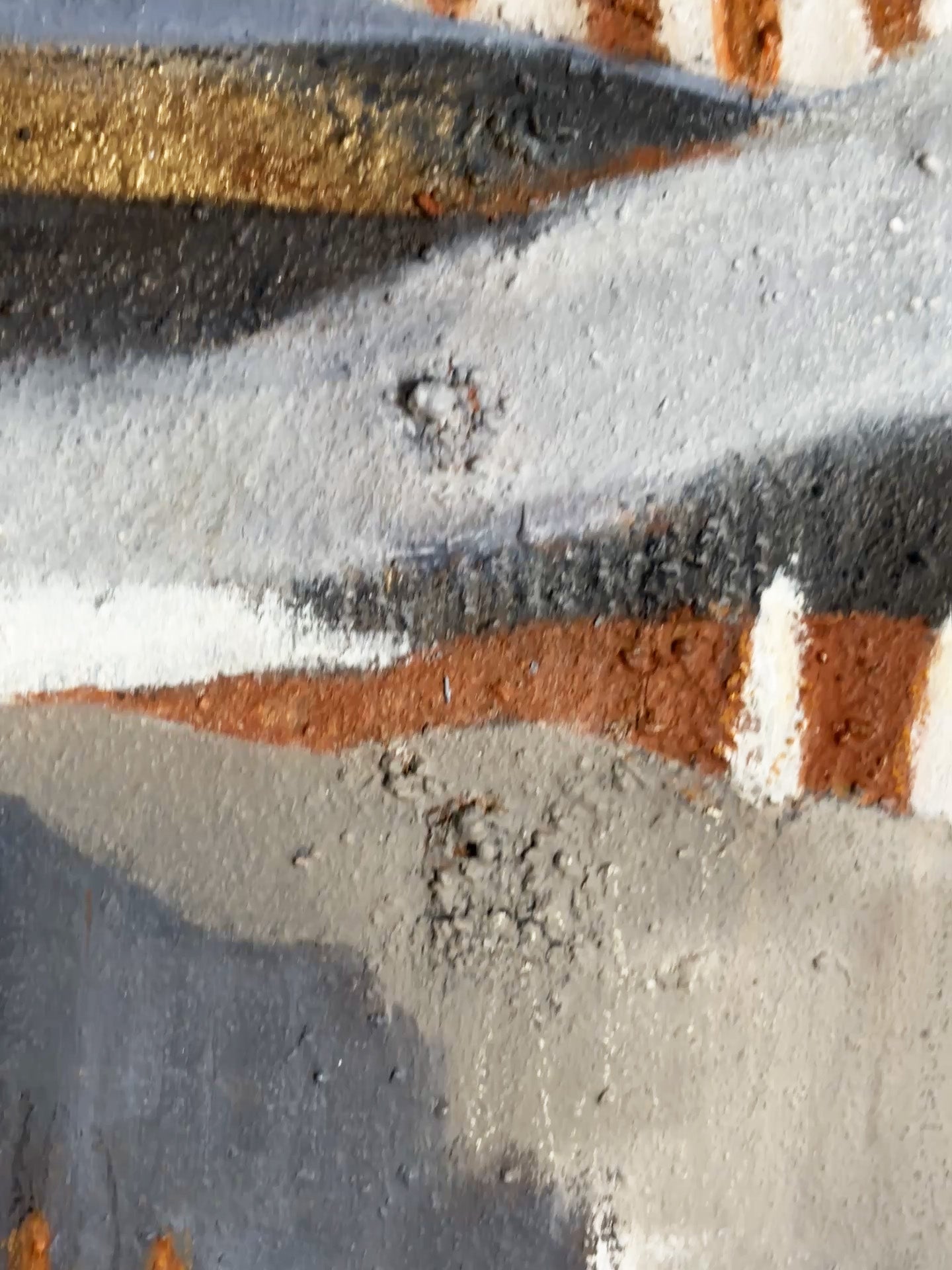 Ruhiges Kunstwerk auf Leinwand mit Goldakzenten, Naturfarben und stiller Ausstrahlung