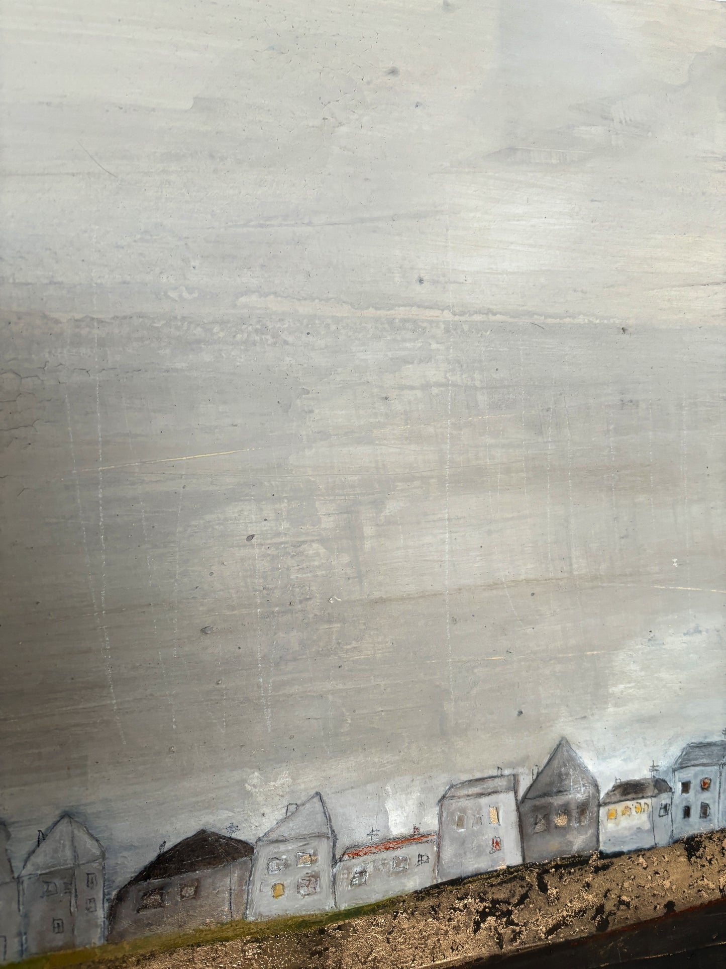 Maritime Kunst für das Wohnzimmer: „Die Häuser hinterm Deich“, beruhigendes Ölgemälde in Erd- und Grautönen.