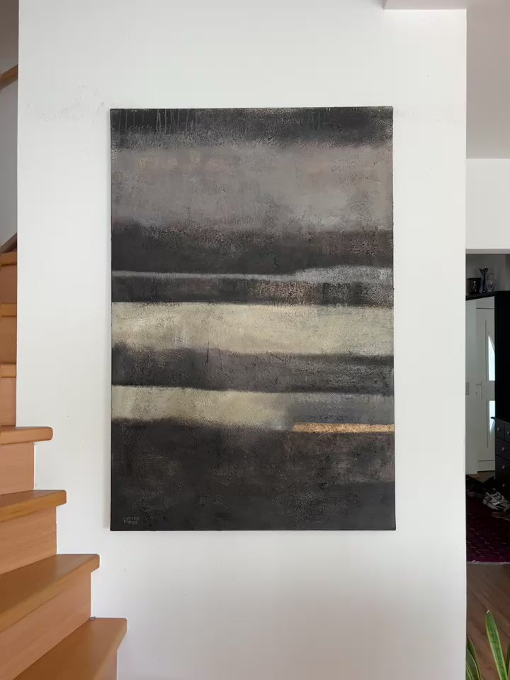 Video von „Das Leuchten in der Tiefe“ – abstraktes Erdschichtenbild von Cornelia Hauch mit Erde, Asche, Naturpigmenten und Ölfarbe auf Leinwand.