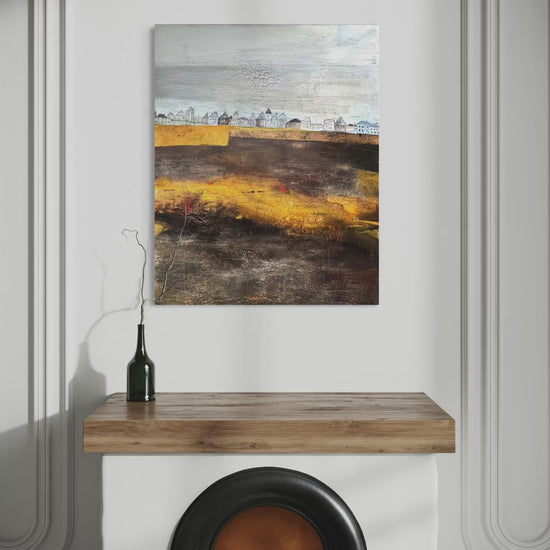 Nahaufnahme Häuser-Silhouette: Video Abstrakt gemalte Gebäude hinter einem Deich aus Sand-Struktur und dunklen Pigmenten.